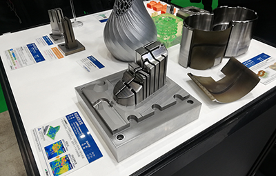 X、展示会や学会の様子を配信